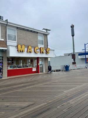 Mack's Pizza by null