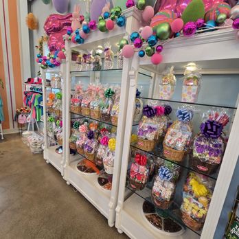 Albanese Confectionery - Candy Stores Near Me - Merrillville, Indiana