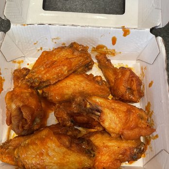 Buffalo Wild Wings - Buffalo 10 Traditional Wings - Chicken Wings Near Me - Gardendale, Alabama