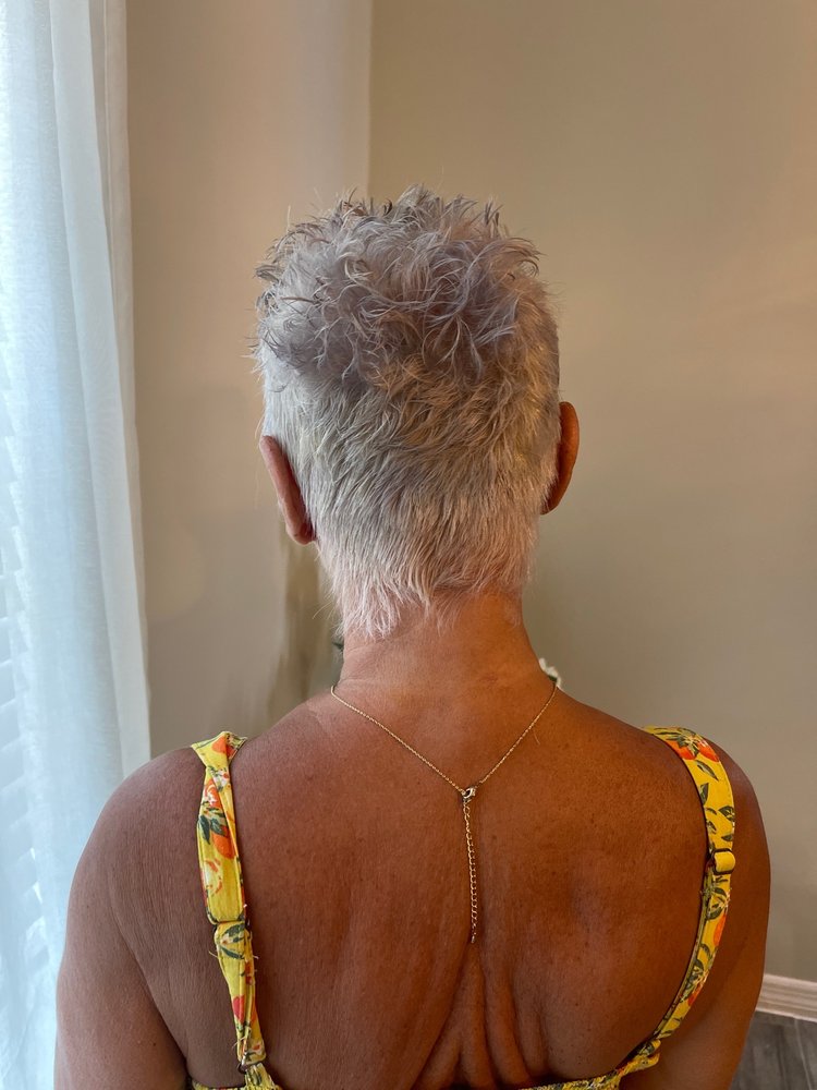 Bellas Divas Hair Salon Image
