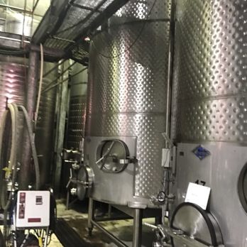 Becker Vineyards - Wine Tasting Room Near Me - Fredericksburg, Texas