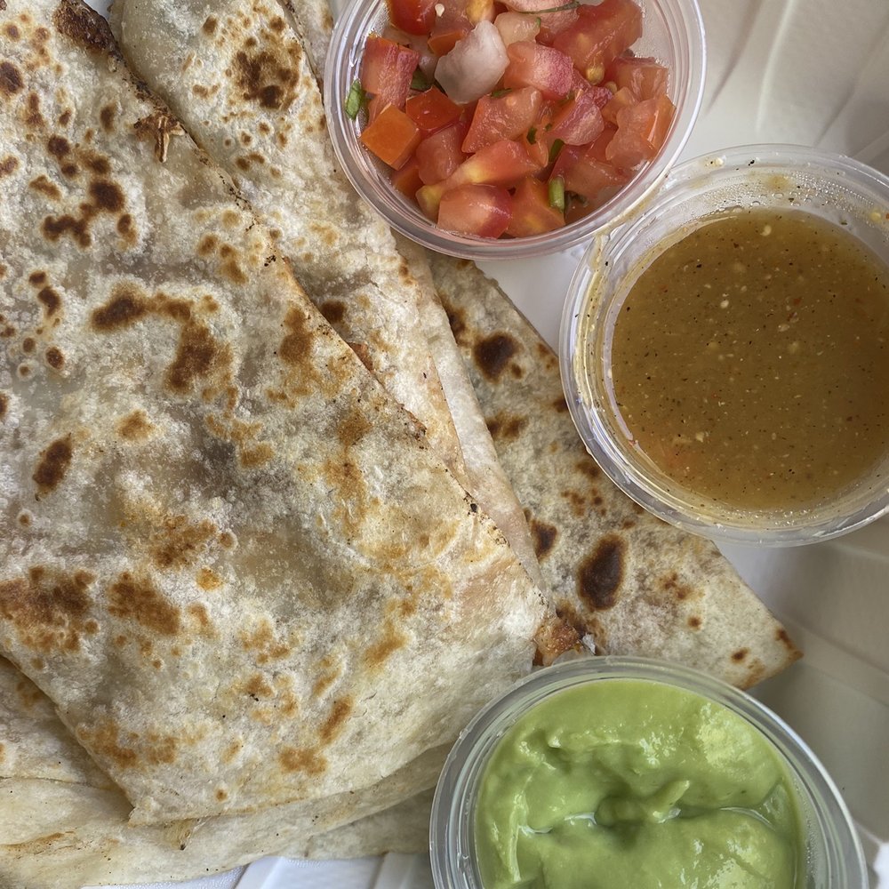 Mami Cheli’s - Super Vegan Quesadilla w/ Green Sauce, Guac, & Pico de Gallo (?) - Mexican Near Me - Menlo Park, California Mami Cheli’s - Super Vegan Quesadilla w/ Green Sauce, Guac, & Pico de Gallo (?) - Mexican Near Me - Menlo Park, California