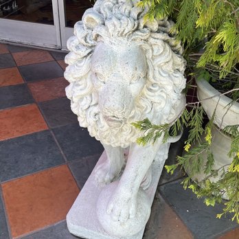 Tower Cafe - Lion Statue - Breakfast & Brunch Near Me - Sacramento, California