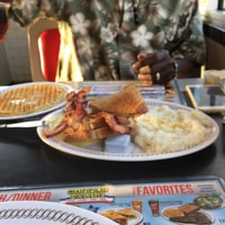 Waffle House - Breakfast the works