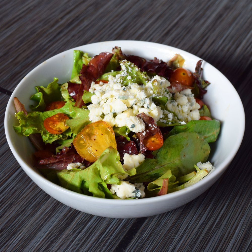 Order Green Salad food online from Reginelli's Pizzeria store, New Orleans on bringmethat.com