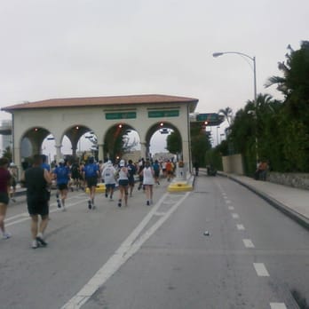ING Miami Marathon - Toll plaza on Venetian Causeway - Races & Competitions Near Me - Miami, Florida
