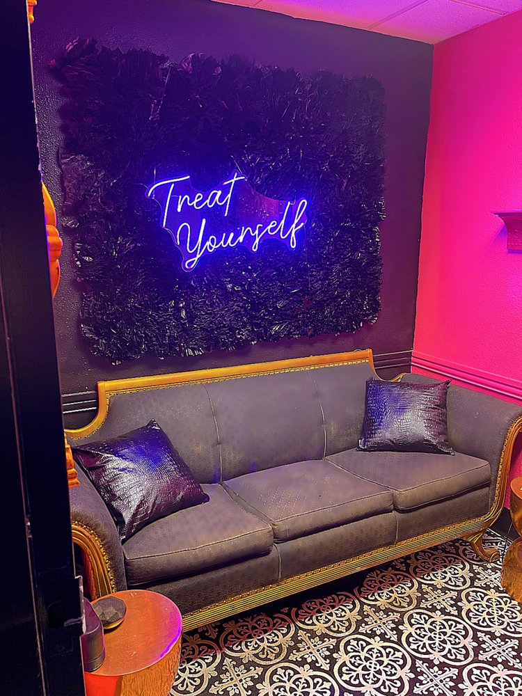 BRONZED BELLES AIRBRUSH 14 Photos 169 College Park Dr, Weatherford