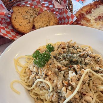 Pizza D'Oro - Clam Scampi makes me happy - Pizza Near Me - Costa Mesa, California Pizza D'Oro - Clam Scampi makes me happy - Pizza Near Me - Costa Mesa, California