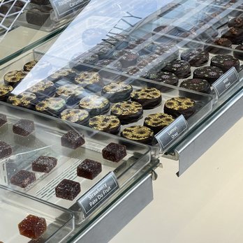 Bizz & Weezy - Chocolatiers & Shops Near Me - Kansas City, Missouri Bizz & Weezy - Chocolatiers & Shops Near Me - Kansas City, Missouri