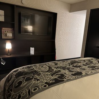 Saint Kate - The Arts Hotel - Bedroom - Hotels Near Me - Milwaukee, Wisconsin Saint Kate - The Arts Hotel - Bedroom - Hotels Near Me - Milwaukee, Wisconsin