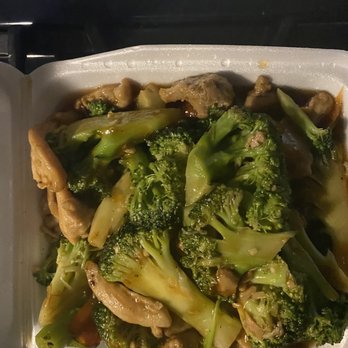 Dragon Palace - chicken and broccoli - Chinese Near Me - Sacramento, California Dragon Palace - chicken and broccoli - Chinese Near Me - Sacramento, California