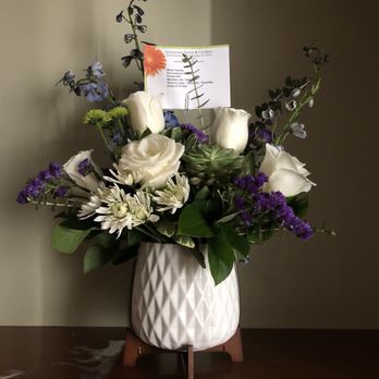 Kennesaw Florist - This is the 'PREMIUM' arrangement that was delivered. There are not as many flowers nor are they as full as shown is sample. - Florists Near Me - Kennesaw, Georgia