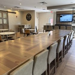 Residence Inn by Marriott Tuscaloosa - Eating area in the reception area