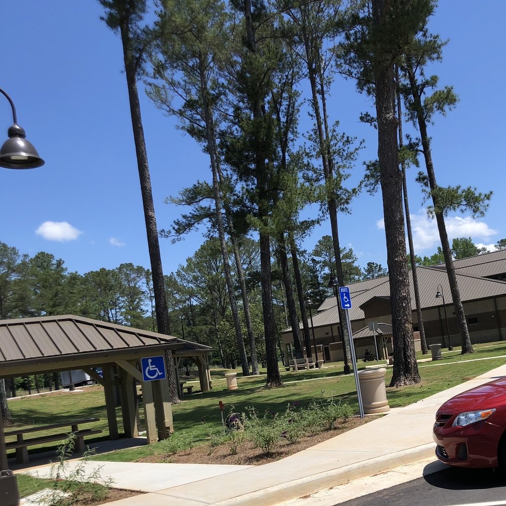 Lots of parking & picnicking Lots of parking & picnicking