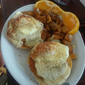 Eggs 'n Things - Crab cakes Benedict - Breakfast & Brunch Near Me - Honolulu, Hawaii