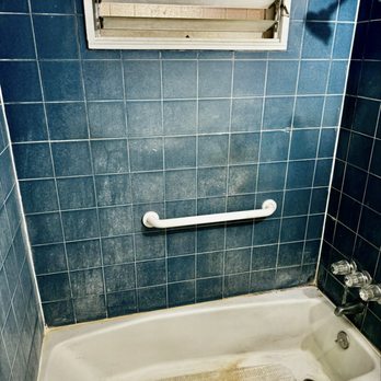 Oahu Tub Experts - Old Tub - Refinishing Services Near Me - Honolulu, Hawaii