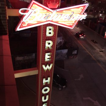 Budweiser Brew House - Sports Bars Near Me - Saint Louis, Missouri