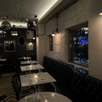 Queen's Room - Seating - Coffee & Tea Near Me - Astoria, New York