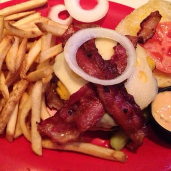 Players Sports Bar - Ho Burger! - Sports Bars Near Me - Madison, Wisconsin