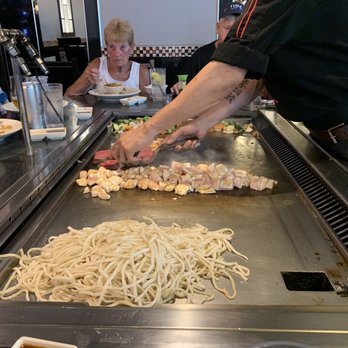Wu's House - Wonderful presentation!!! I had the shrimp and chicken, it was the Bomb. - Japanese Near Me - Evergreen Park, Illinois