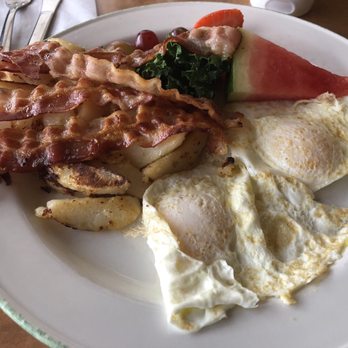 Cora's Breakfast & Lunch - 2 eggs over easy, potato wedges, bacon and fruit - Breakfast & Brunch Near Me - Mississauga, Ontario