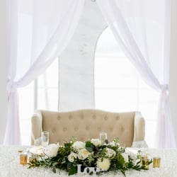 Emma linen loveseat at the sweetheart table