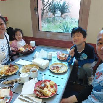 La Cantina - Our Fam @ La Cantina for Breakfast at Hotel Sante Fe - Tex-Mex Near Me - Coupvray, 77