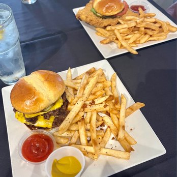 1925 PubHouse - Smash Burger and Fried Tenderloin - American Near Me - Anderson, Indiana