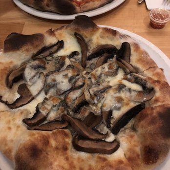 Pizzeria Melrose - Pizza Near Me - Montreal, Quebec