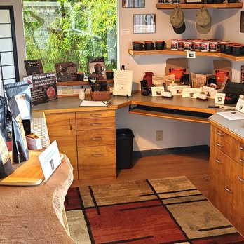 Kona Earth - Our farm shop sells Kona coffee, Spice BBQ rub, coffee accessories and swag! - Coffee & Tea Near Me - Hōlualoa, Hawaii Kona Earth - Our farm shop sells Kona coffee, Spice BBQ rub, coffee accessories and swag! - Coffee & Tea Near Me - Hōlualoa, Hawaii