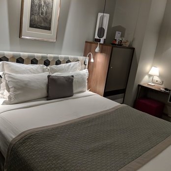 Hotel le Mareuil - Comfy and cozy bed with soothing sound box - Hotels Near Me - Paris, 75