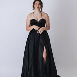 Hello Beautiful Bridal & Formal Wear - If you need a gown for a formal event, gala, celebration, or just because, go to Hello Beautiful Bridal & Formal Wear in downtown Kearney.