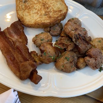 Roux Diner - Potatoes, toast and pork bacon - Breakfast & Brunch Near Me - Chicago, Illinois Roux Diner - Potatoes, toast and pork bacon - Breakfast & Brunch Near Me - Chicago, Illinois