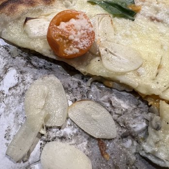 Bettola - Filetto Pizza with overwhelming amount of raw-tasting garlic slices. - Pizza Near Me - Birmingham, Alabama