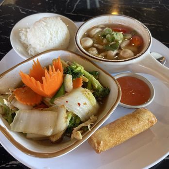 Thai Staunton Restaurant - Thai garden with chicken - Thai Near Me - Staunton, Virginia