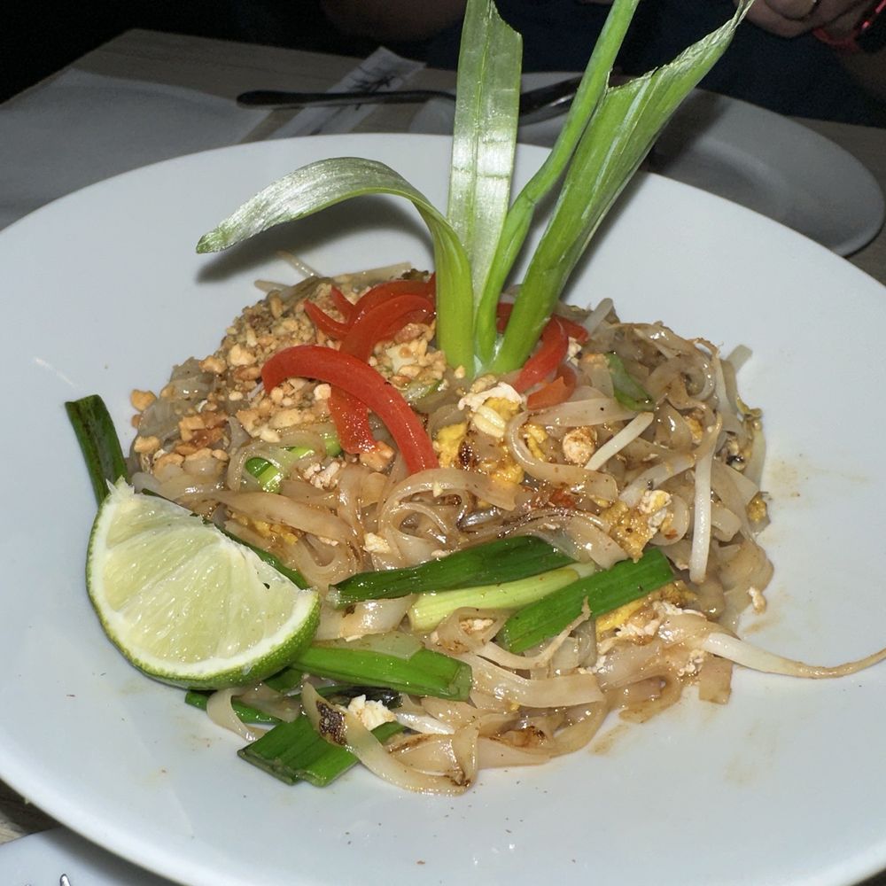 Daek Thai  - Beef Pad Thai - Thai Near Me - Miami, Florida