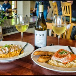 Stymie's Bar And Grill - Wednesday wine nite ,terrific setting on golf course and excellent food and service..meal Chipotle Fettuccine Chicken & Fettuccine w/Salmon