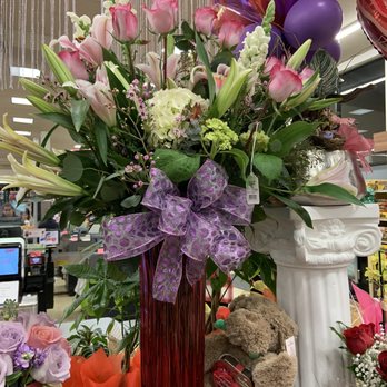 Vons - Valentines Day Flower Arrangement 2.14.23 - Grocery Near Me - Anaheim, California
