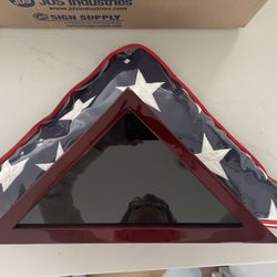 Fratline Emblemantics - Size of flag, compared to size of case received.