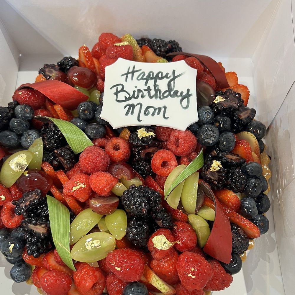 Vanille Patisserie - 9' Fruit tart that was ordered - Desserts Near Me - Chicago, Illinois Vanille Patisserie - 9' Fruit tart that was ordered - Desserts Near Me - Chicago, Illinois