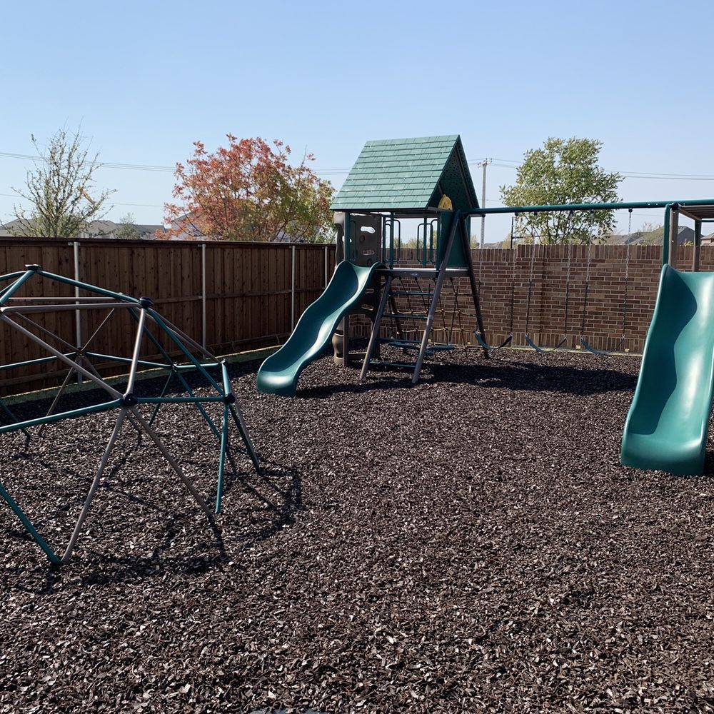Life time play set and 26X34 sq Ft play area w rubber mulch.