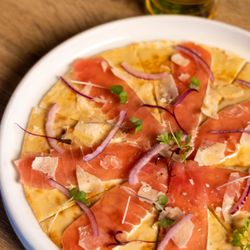 Taps & Barrels - Tuna Pizza