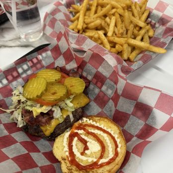 Burger Hub - 567 with bacon - Halal Near Me - Toledo, Ohio