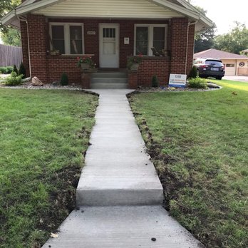 Economic Concrete Services - After image of new walkway and front steps - Masonry/Concrete Near Me - Pleasant Hill, Iowa