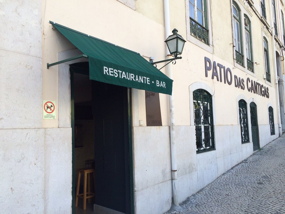PÁTIO DAS CANTIGAS Rua Correia Garção, 3, Lisboa, Portugal Bars