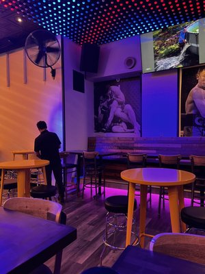 The Neighborhood Bar DWTN by null