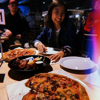 Tarantula Hill Brewing - Hang 10 pizza, buffalo wings, meet the meats pizza - Breweries Near Me - Thousand Oaks, California Tarantula Hill Brewing - Hang 10 pizza, buffalo wings, meet the meats pizza - Breweries Near Me - Thousand Oaks, California