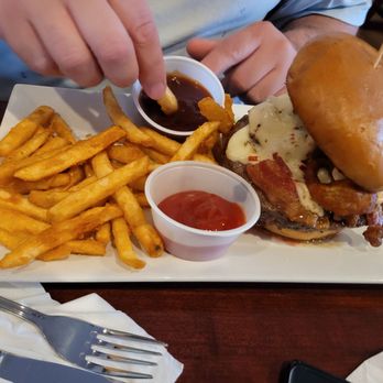 Manhattan Exchange - Blooming onion burger, really good - American Near Me - Schenectady, New York