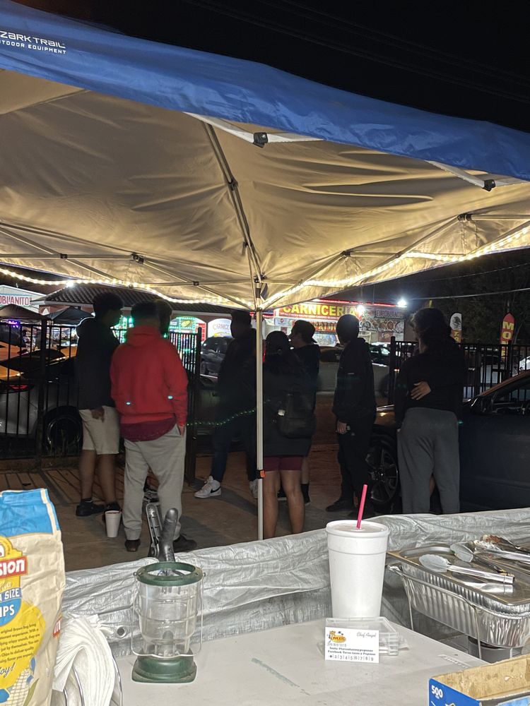 Tavo’s Tacos y Pupusas