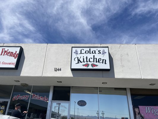 Lola's Kitchen by null